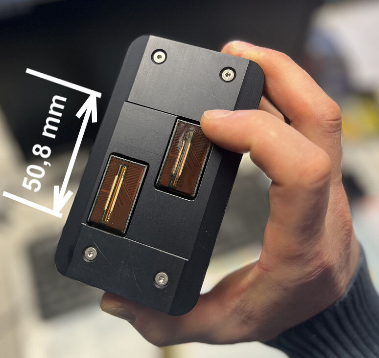 Dvě palcové tiskové cartridge v jedné tiskové hlavě dokáží tisknout až na výšku 50,8 mm a jejich zástavbové rozměry jsou menší jak při použití čtyř půl palcových cartridge na stejnou výšku tisku.